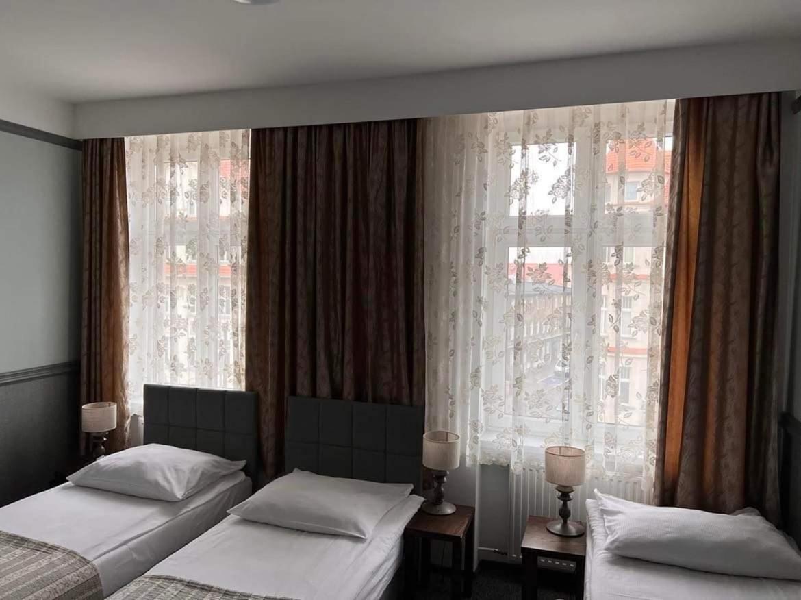 W Starej Kamienicy Hotel Гниежно Екстериор снимка